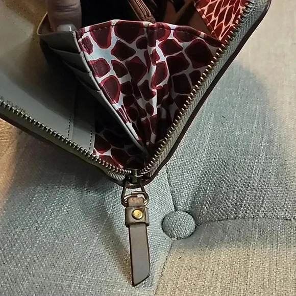 Anne Klein Taupe Wallet with Giraffe Print Lining And Multiple Pockets OS - Picture 6 of 11